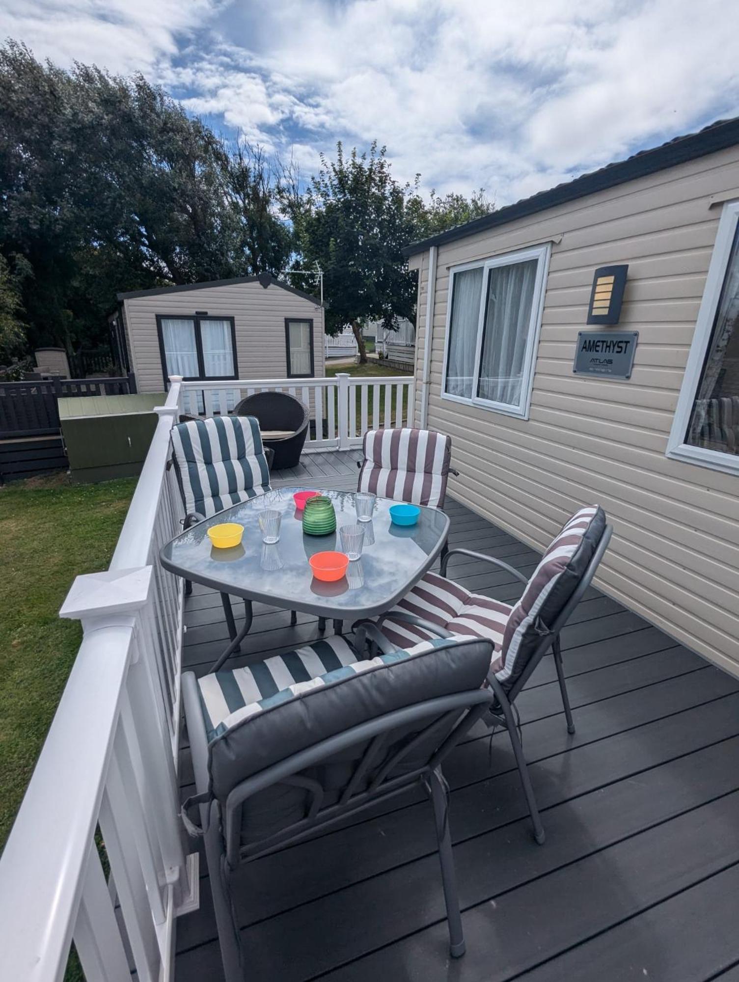 Lovely Bright And Airy Caravan On The 5 Star Shorefield Country Park Entertainment Passes Included Milford on Sea Exterior photo
