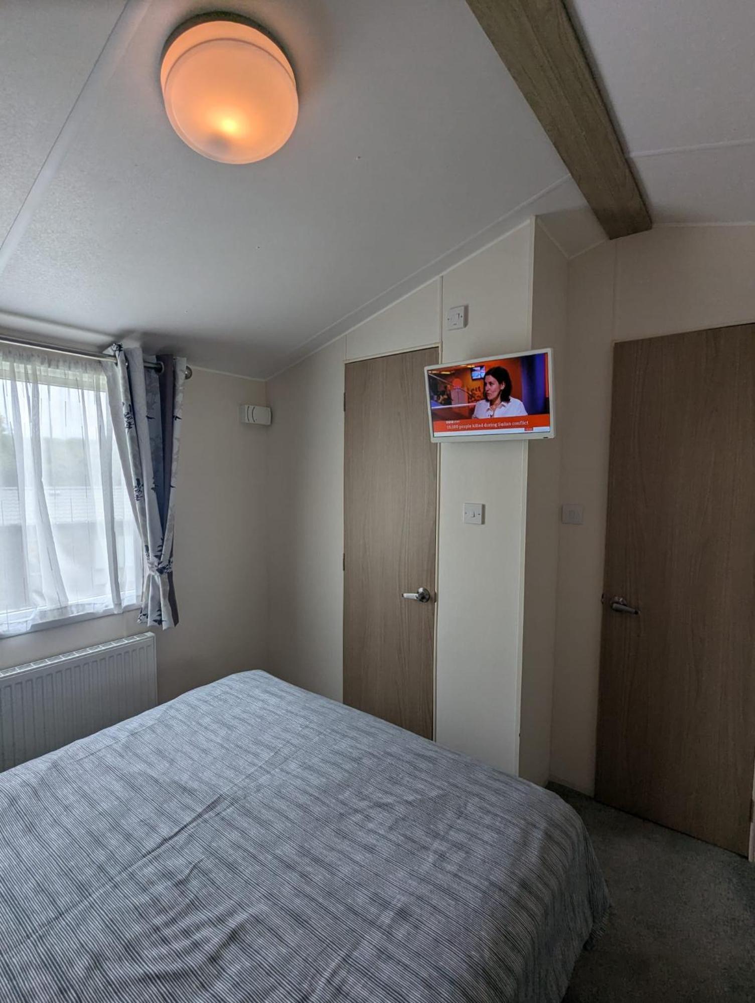 Lovely Bright And Airy Caravan On The 5 Star Shorefield Country Park Entertainment Passes Included Milford on Sea Exterior photo